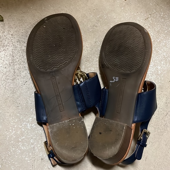 Size 8.5 sandals - Picture 3 of 3